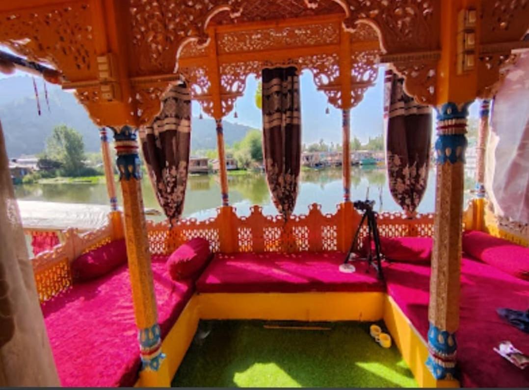 Houseboat Moon Of Kashmir Otel Srīnagar Dış mekan fotoğraf