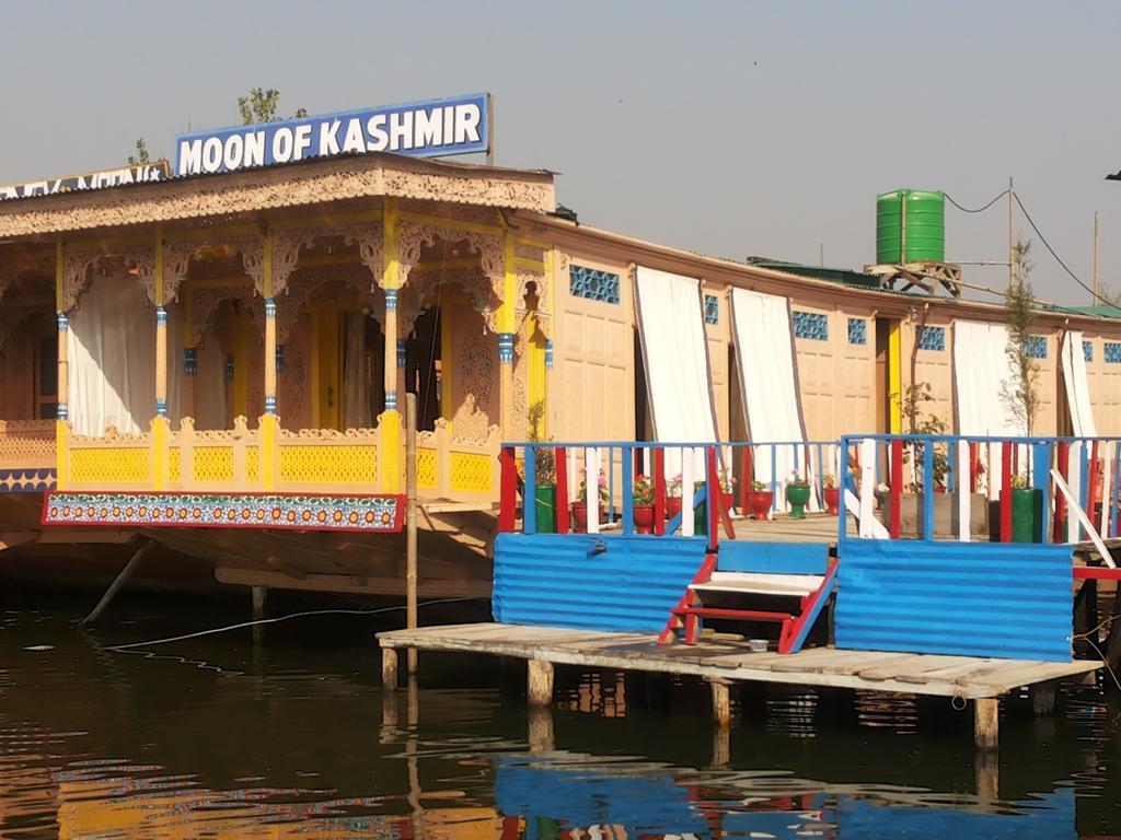 Houseboat Moon Of Kashmir Otel Srīnagar Dış mekan fotoğraf