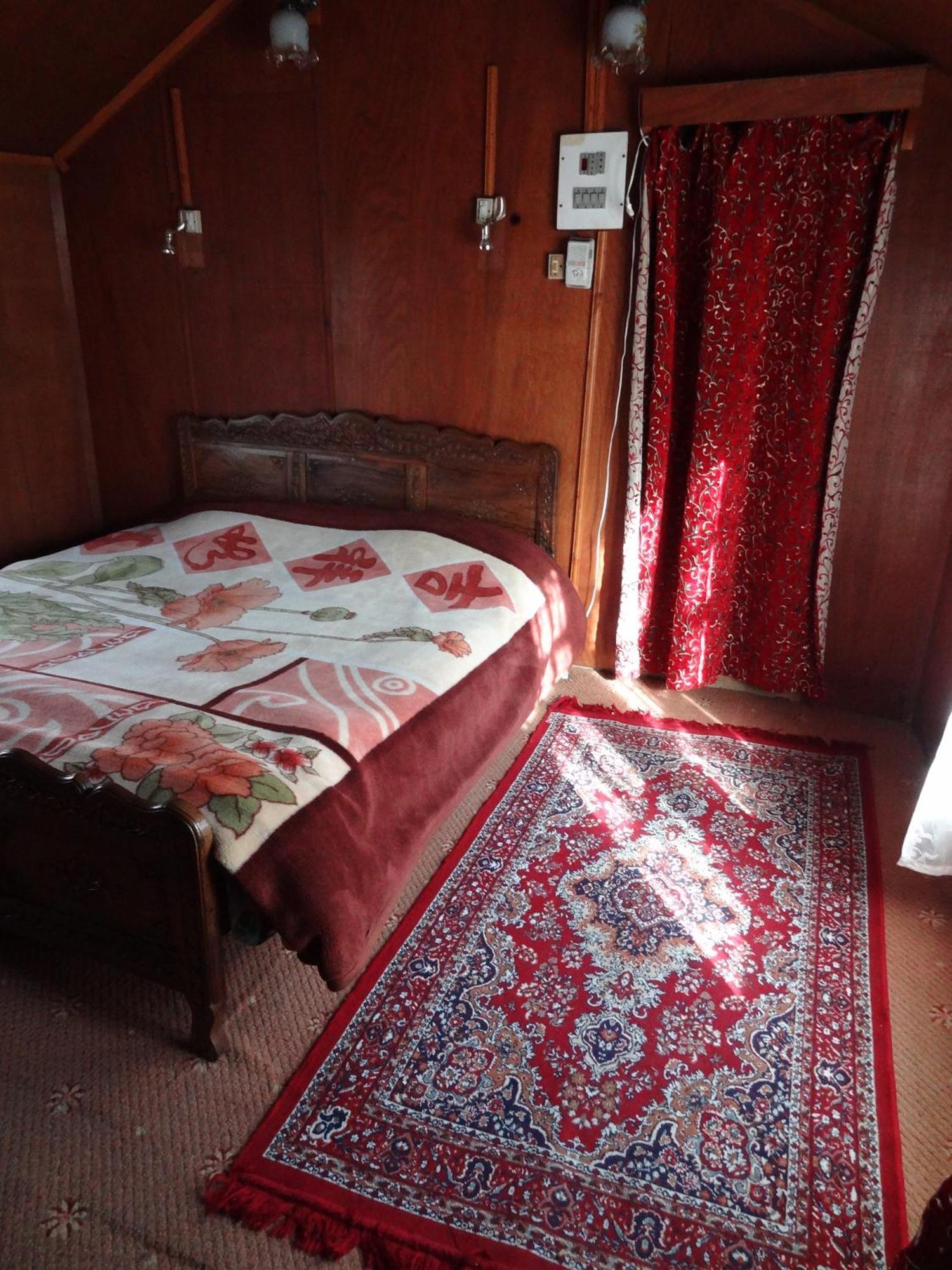 Houseboat Moon Of Kashmir Otel Srīnagar Oda fotoğraf