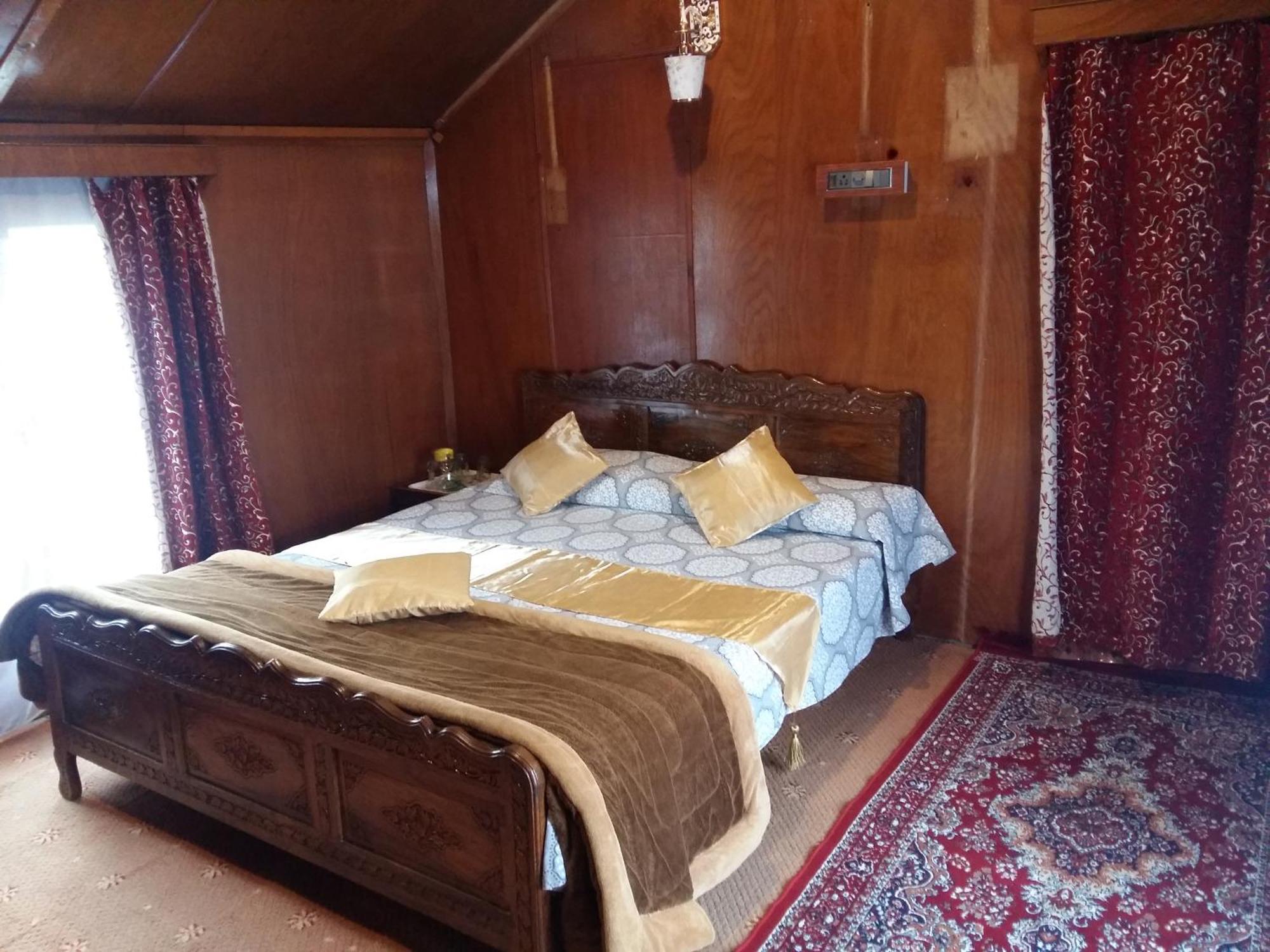 Houseboat Moon Of Kashmir Otel Srīnagar Oda fotoğraf